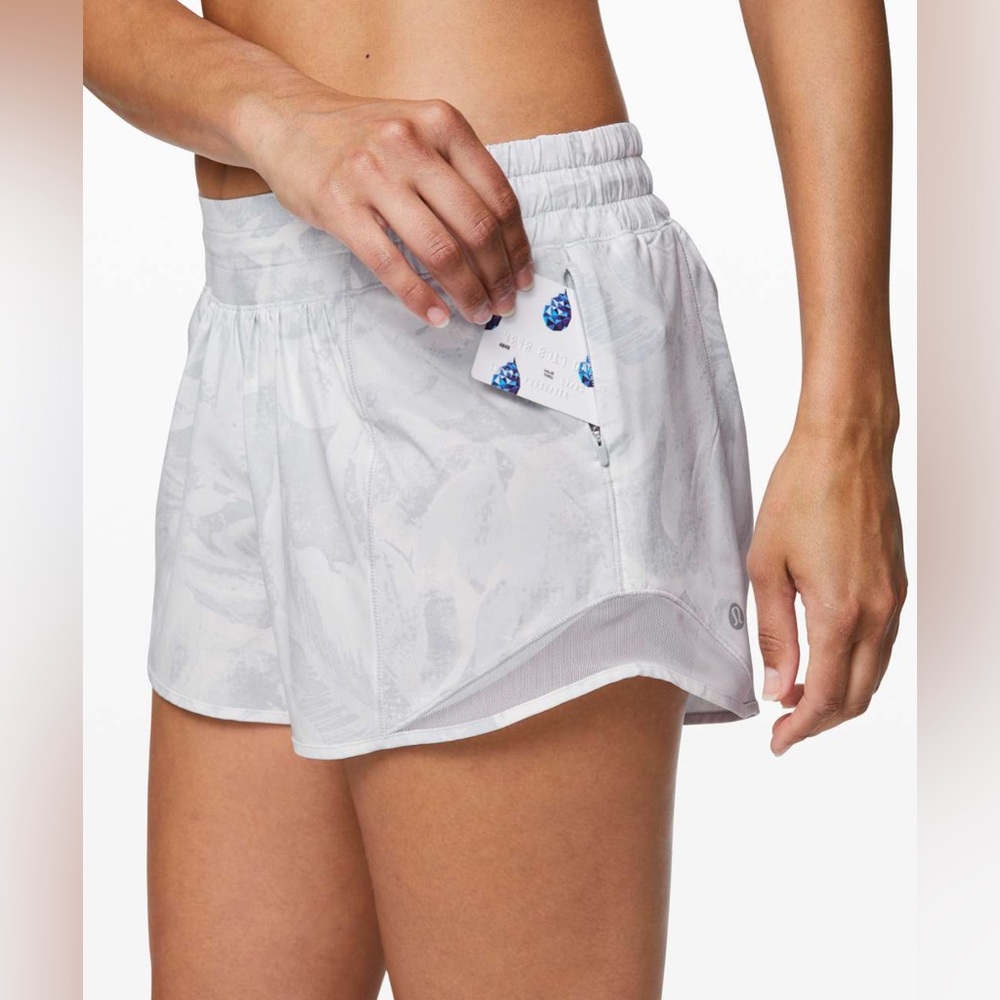 Lululemon Hotty Hot Short - Mini Tropical Shadow pattern - Worn Twice!